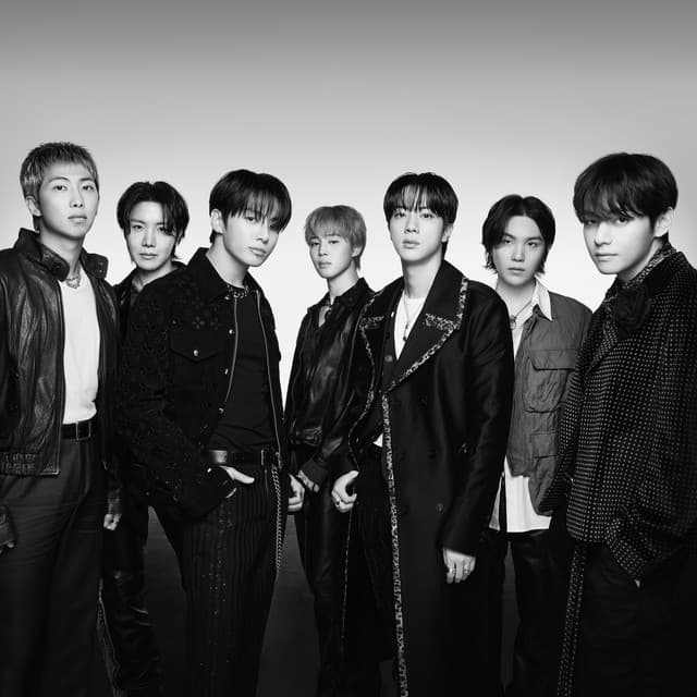 V do BTS usa look customizado da Celine em show da turnê ARIRANG em Paris